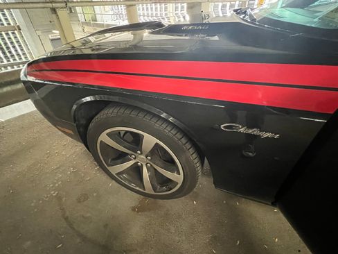Used 2013 Dodge Challenger R/T RWD image 5
