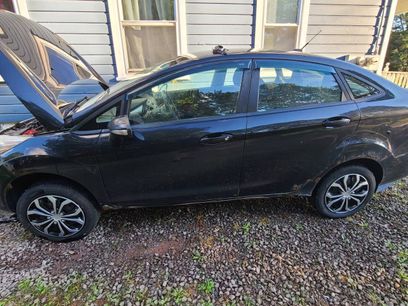 Used 2013 Ford Fiesta SE
