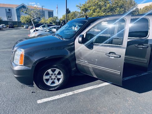 Used 2011 GMC Yukon XL SLT image 6