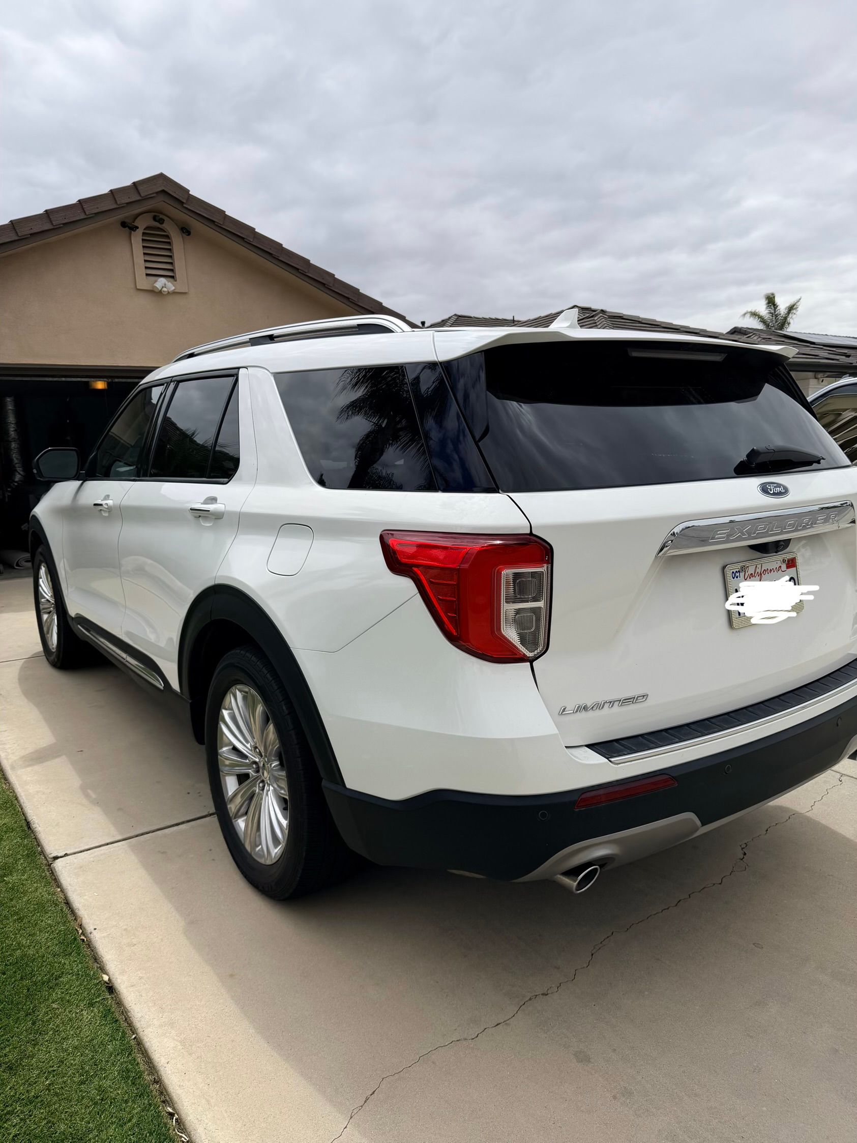 Used 2022 Ford Explorer Limited w/ Hybrid Equipment Group 310A RWD image 10