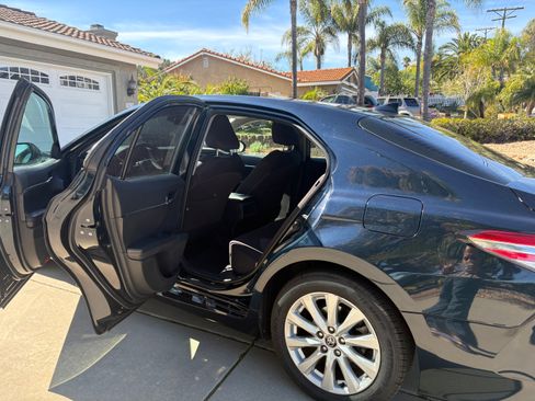 Used 2020 Toyota Camry LE w/ Carpet Mat Package image 10