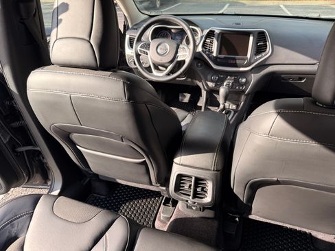 Used 2018 Jeep Cherokee Latitude Plus w/ Comfort/Convenience Group image 24