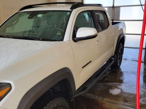 Used 2021 Toyota Tacoma TRD Off-Road image 4