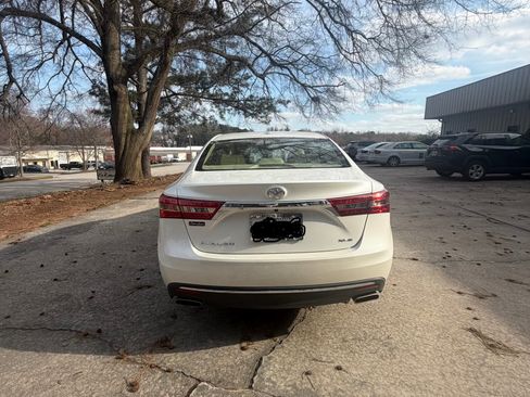 Used 2017 Toyota Avalon XLE Premium image 10