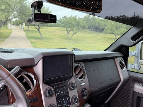 Used 2015 Ford F250 Lariat w/ Lariat Ultimate Package AWD/4WD image 19