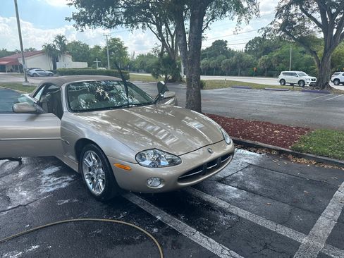 Used 2001 Jaguar XK8 Convertible image 11