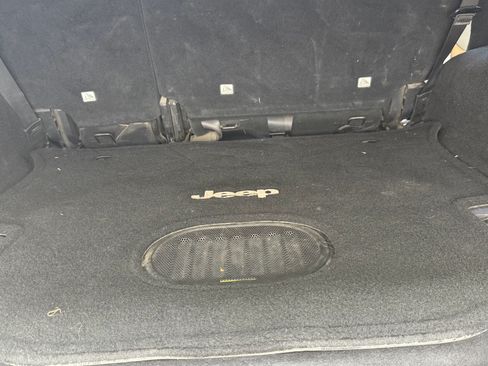 Used 2015 Jeep Wrangler Unlimited Rubicon w/ Connectivity Group image 11