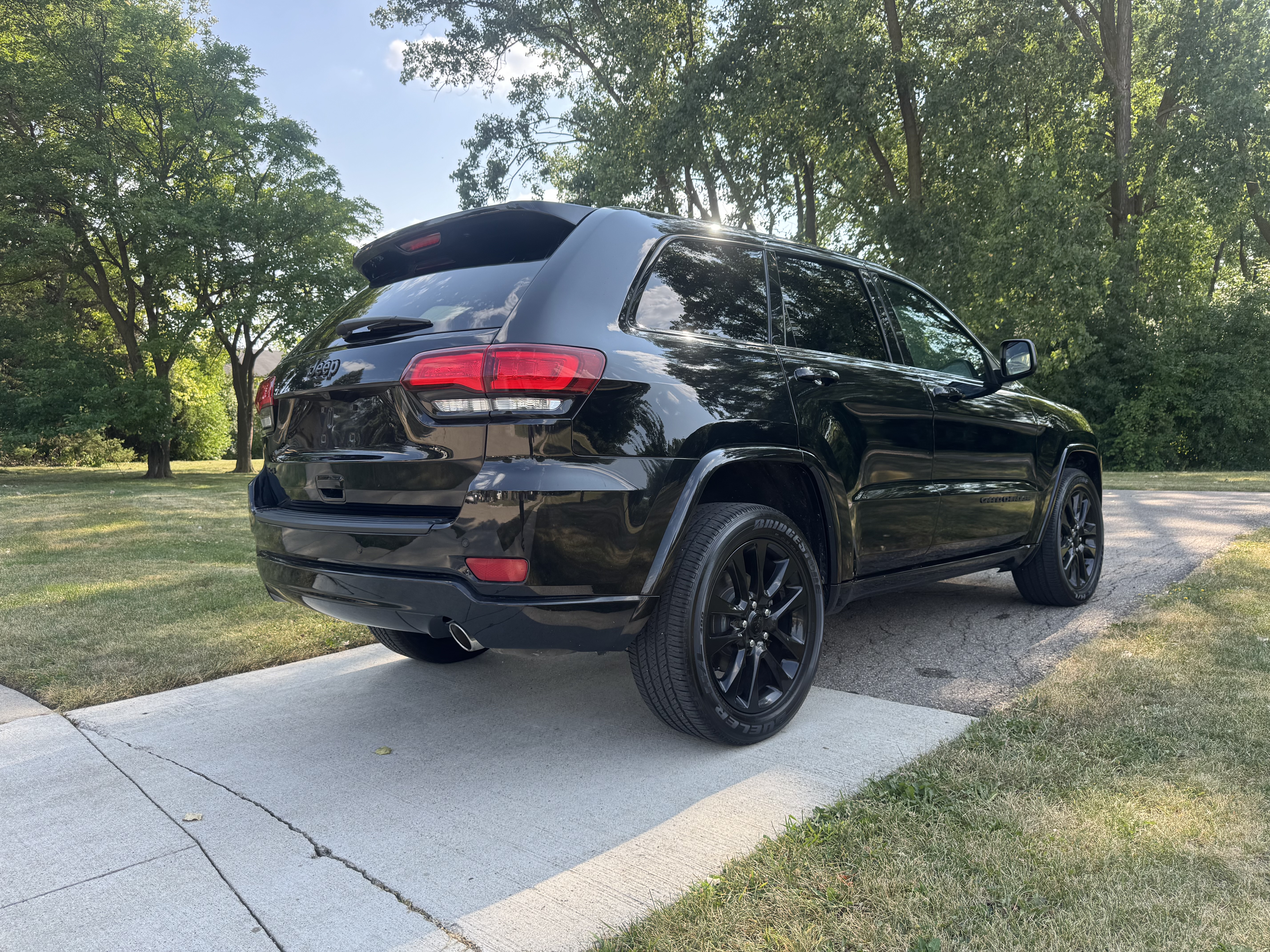 Used 2019 Jeep Grand Cherokee Altitude AWD/4WD image 8