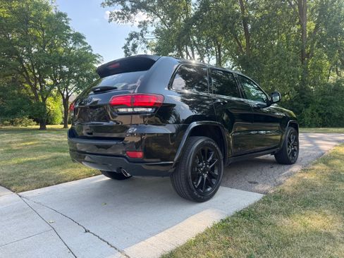 Used 2019 Jeep Grand Cherokee Altitude AWD/4WD image 8