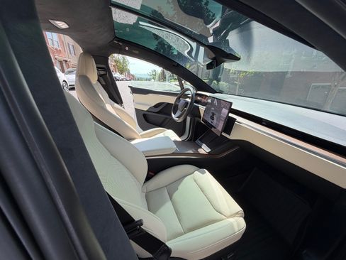 Used 2023 Tesla Model X image 8
