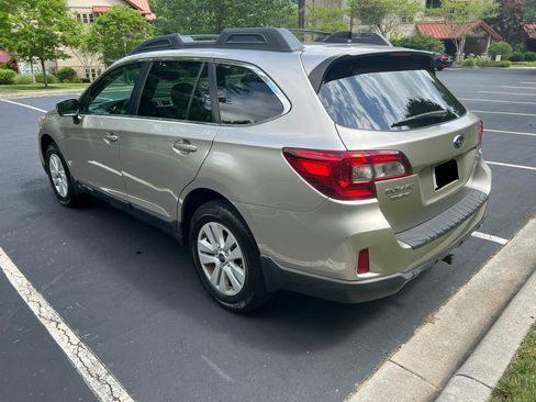 Used 2016 Subaru Outback 2.5i Premium AWD/4WD image 8