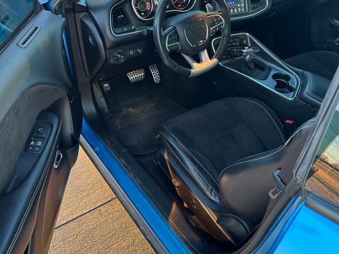 Used 2015 Dodge Challenger SRT w/ Technology Group image 8