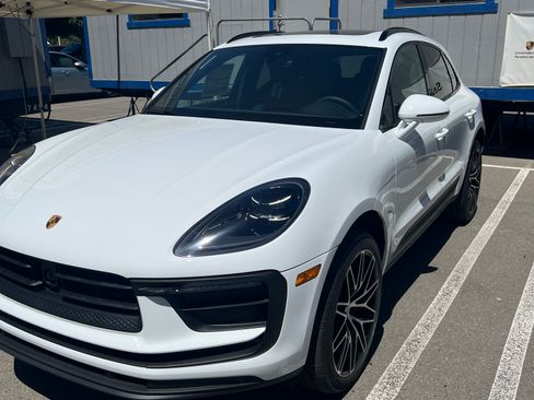 Used 2023 Porsche Macan AWD/4WD image 2