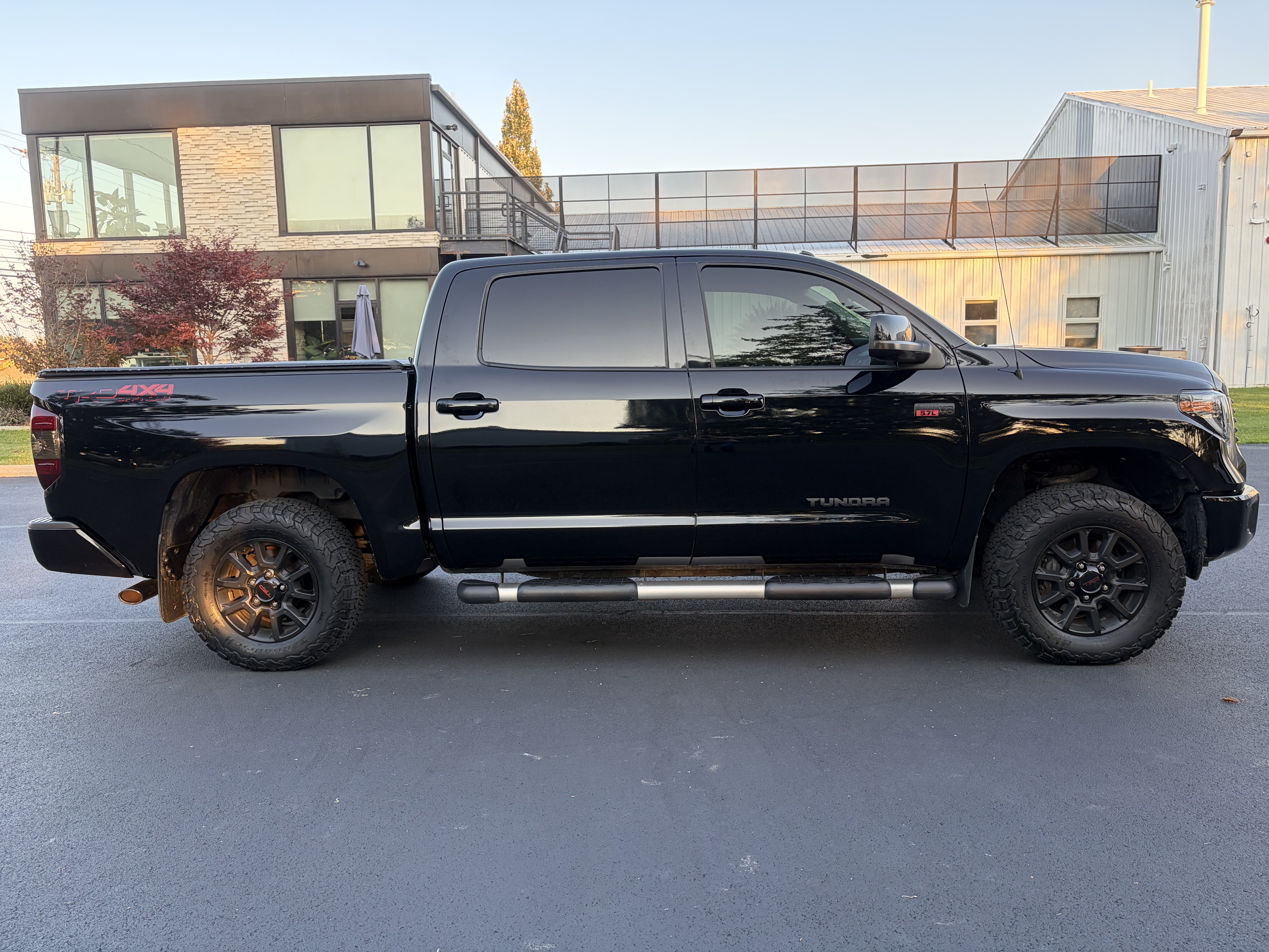 Used 2019 Toyota Tundra Limited w/ Limited Premium Package AWD/4WD image 6
