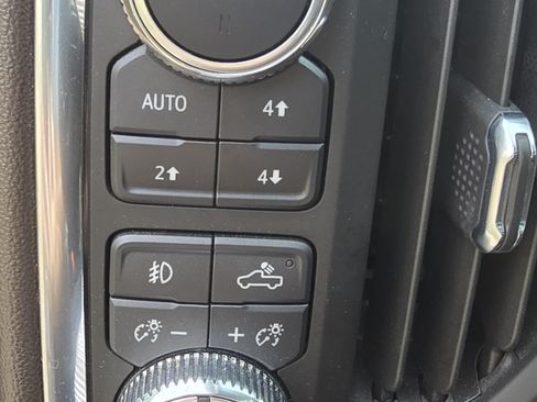 Used 2023 GMC Sierra 2500 Denali w/ Denali Ultimate Package image 16