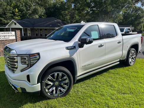 Used 2023 GMC Sierra 1500 Denali w/ Denali Reserve Package AWD/4WD image 4