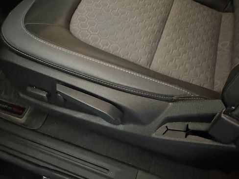 Used 2021 Chevrolet Colorado Z71 w/ Safety Package AWD/4WD image 17