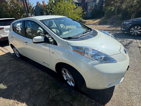 Used 2012 Nissan Leaf SL image 9