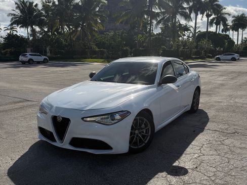 Used 2018 Alfa Romeo Giulia image 4