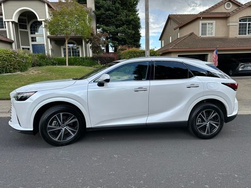 Used 2023 Lexus RX 350h w/ Accessory Package (Z1) AWD/4WD image 5