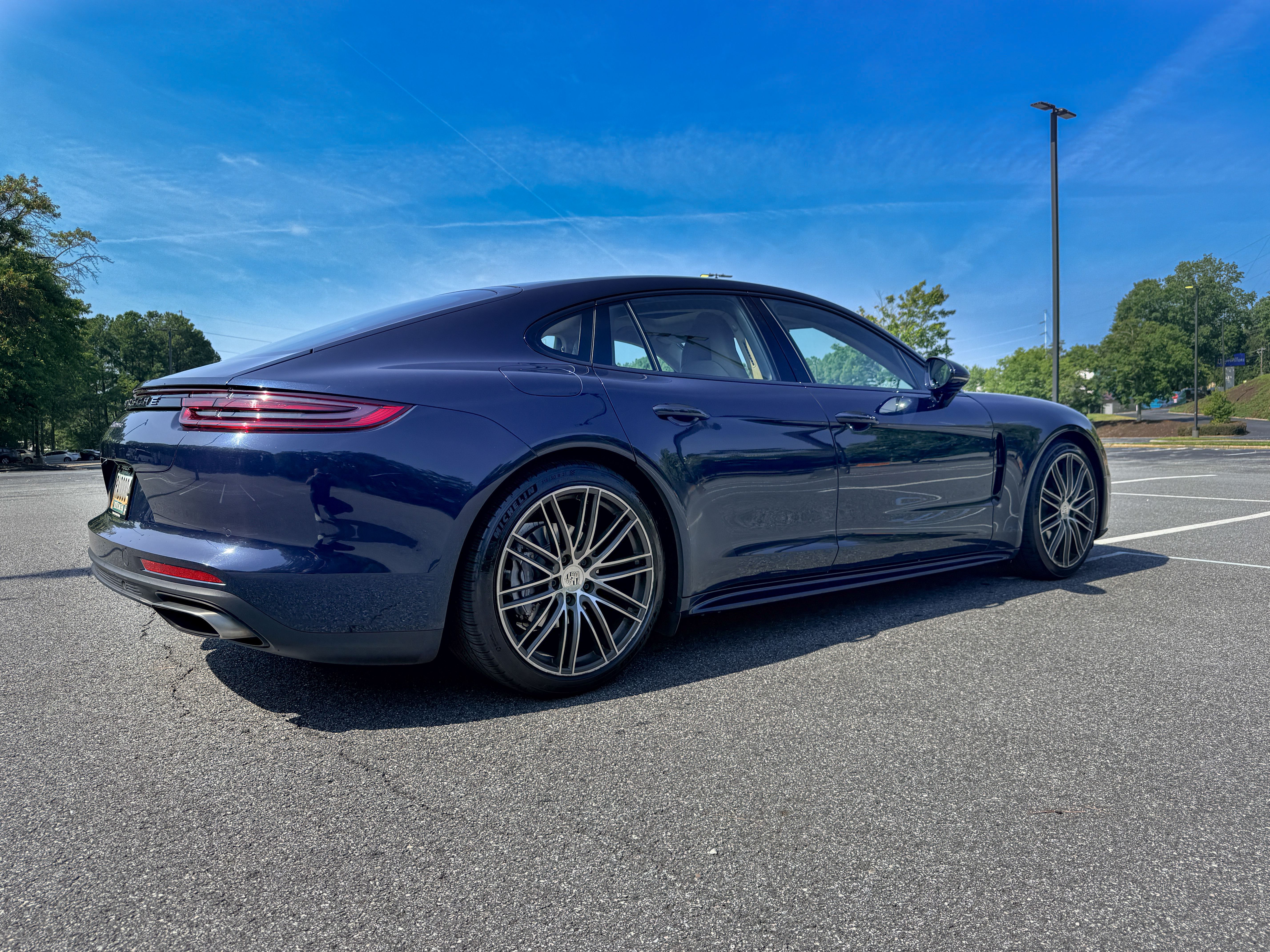 Used 2018 Porsche Panamera image 6