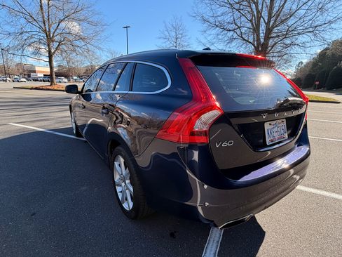 Used 2017 Volvo V60 T5 Platinum image 5
