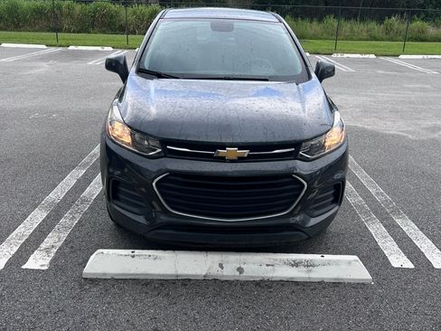 Used 2019 Chevrolet Trax LS FWD image 1