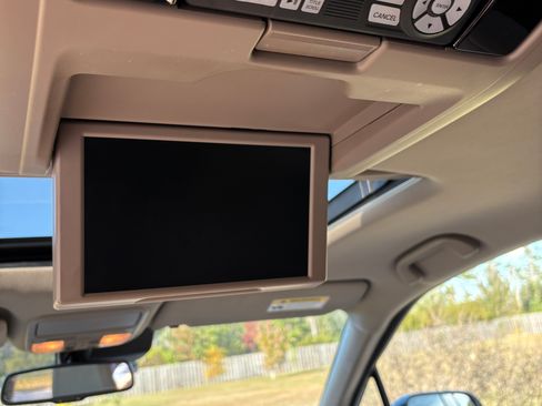 Used 2018 Honda Pilot Touring image 16