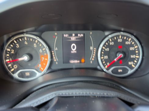 Used 2016 Jeep Renegade Latitude AWD/4WD image 15