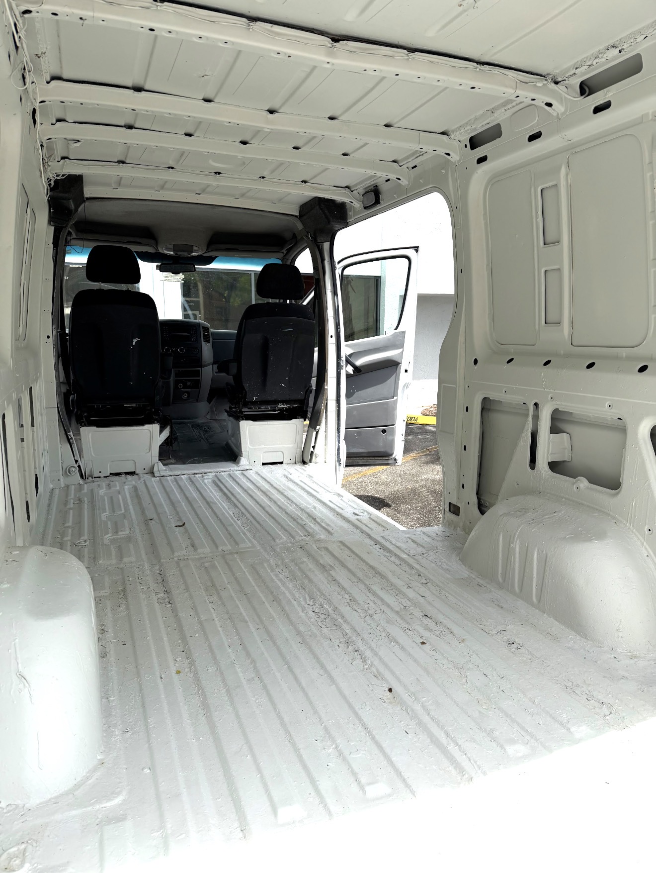 Used 2016 Mercedes-Benz Sprinter 2500 image 10