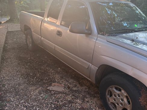 Used 2004 Chevrolet Silverado 1500 LS w/ Light Duty Power Package RWD image 2