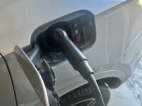 Used 2024 Audi Q5 e Prestige w/ Prestige Package image 11