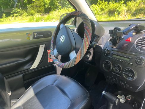 Used 2008 Volkswagen Beetle S FWD image 9