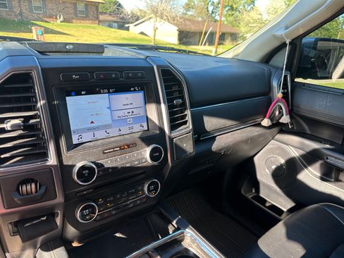 Used 2018 Ford Expedition Max Platinum image 14