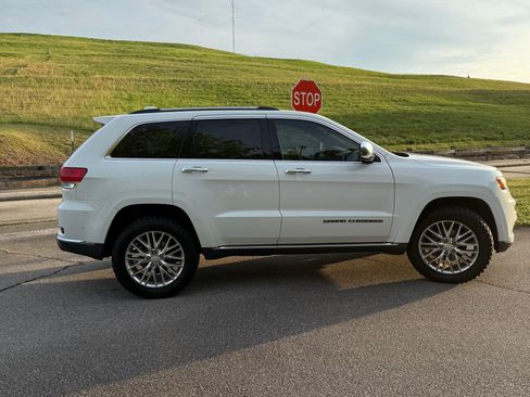 Used 2018 Jeep Grand Cherokee Summit w/ Skid Plate Group AWD/4WD image 8
