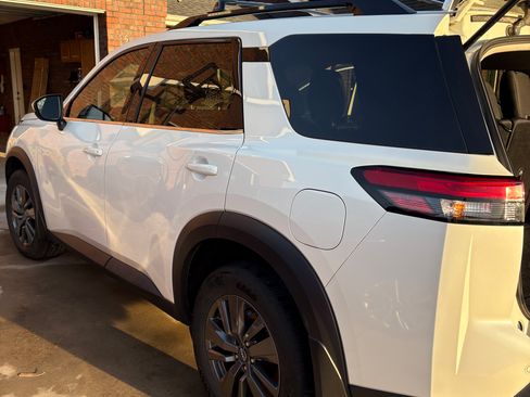 Used 2022 Nissan Pathfinder SV w/ SV Black Package image 9