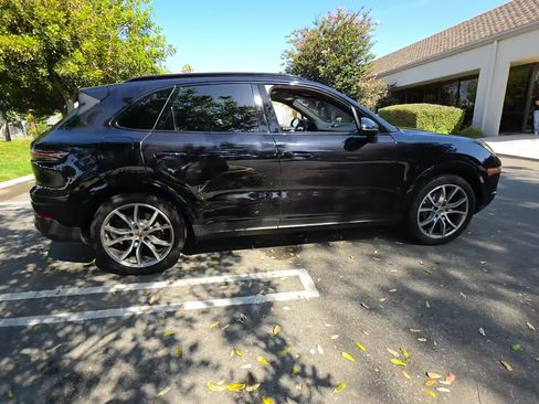 Used 2019 Porsche Cayenne AWD/4WD image 4