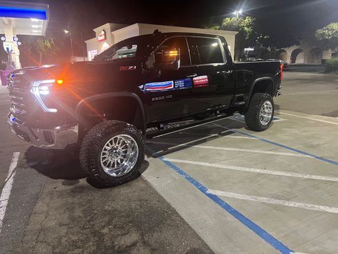 Used 2024 Chevrolet Silverado 2500 LTZ w/ LTZ Convenience Package image 5