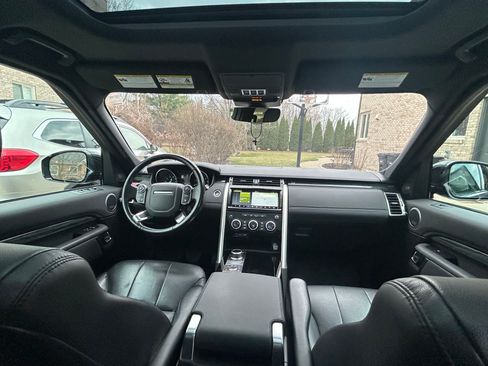 Used 2017 Land Rover Discovery HSE image 9