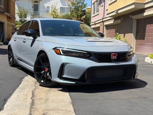 Used 2023 Honda Civic Type R image 1