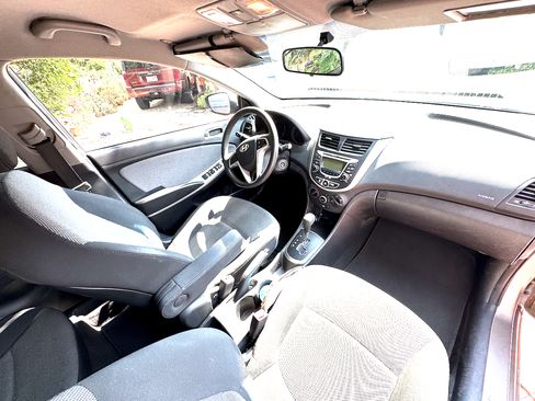 Used 2012 Hyundai Accent GS image 12