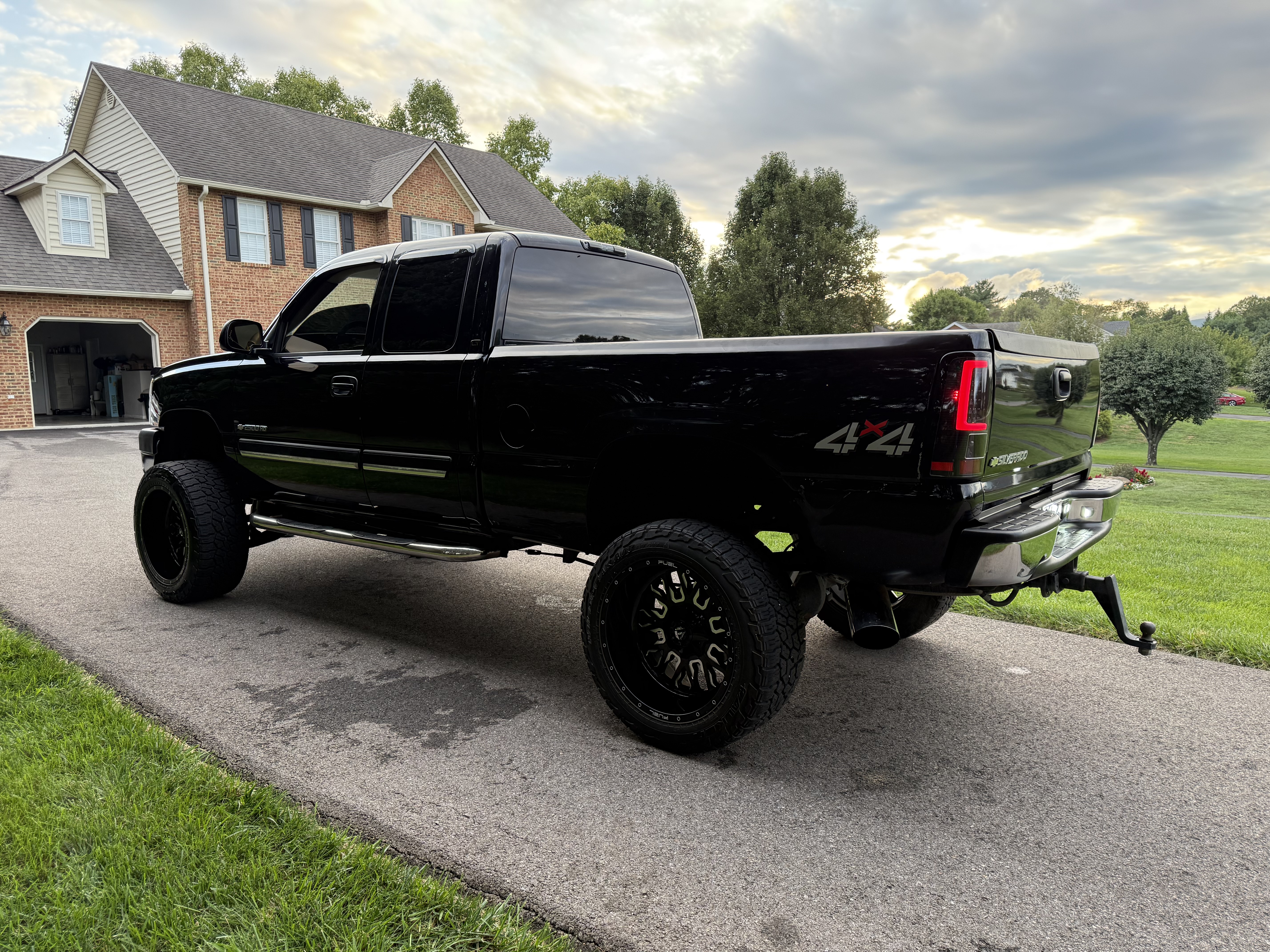 Used 2006 Chevrolet Silverado 2500 LT w/ Onstar Plus Package AWD/4WD image 9