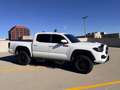 Used 2019 Toyota Tacoma TRD Pro AWD/4WD image 8