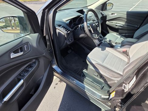 Used 2016 Ford Escape SE image 2