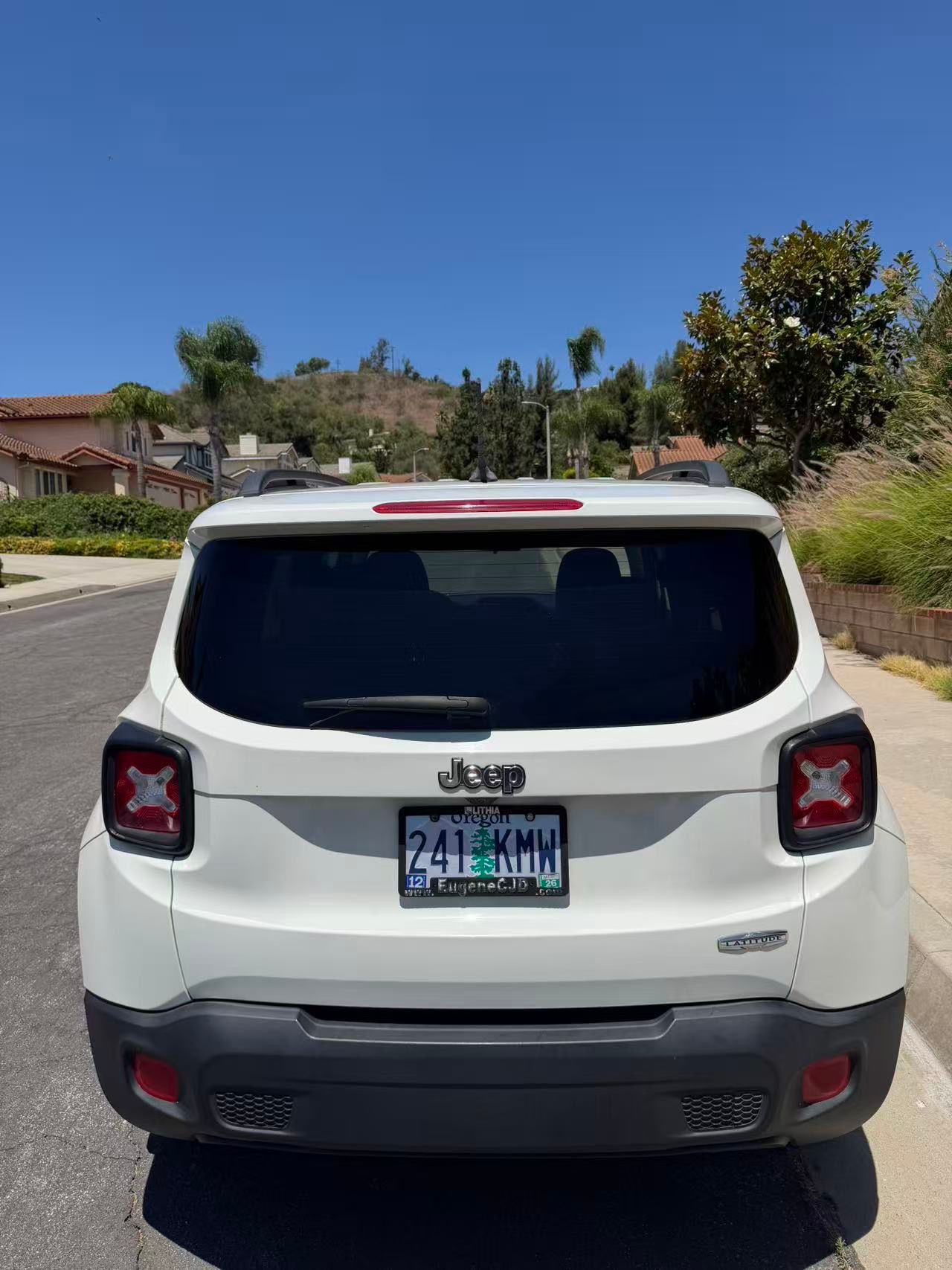 Used 2017 Jeep Renegade Latitude FWD image 11