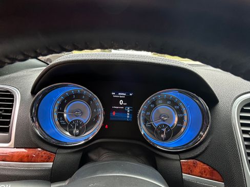 Used 2014 Chrysler 300 AWD w/ Driver Convenience Group image 14