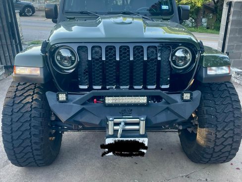 Used 2022 Jeep Gladiator Sport image 4