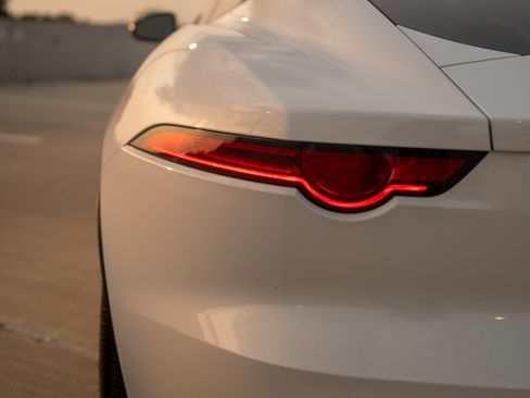 Used 2020 Jaguar F-TYPE Coupe RWD image 4
