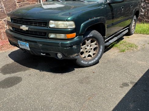 Used 2004 Chevrolet Suburban Z71 w/ Preferred Equipment Group AWD/4WD image 1