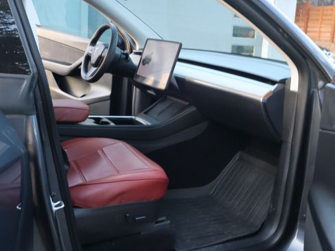 Used 2021 Tesla Model Y Performance image 11
